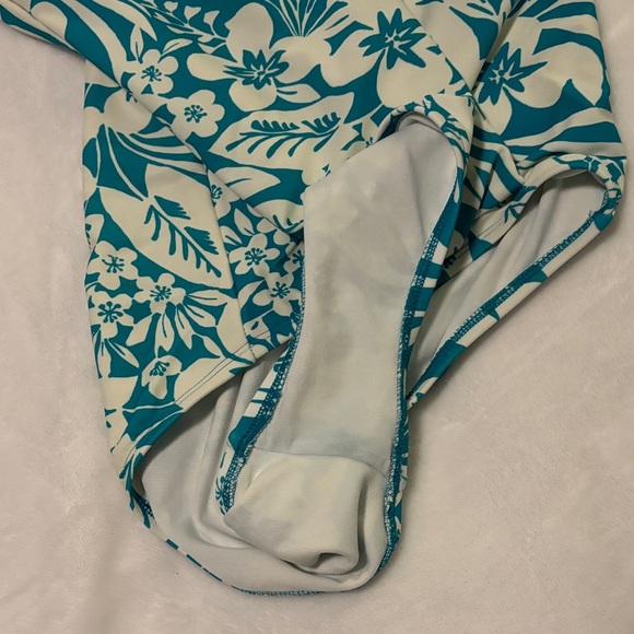 Elegant Floral One-Piece Swimsuit in Teal and White - Picture 2 of 2